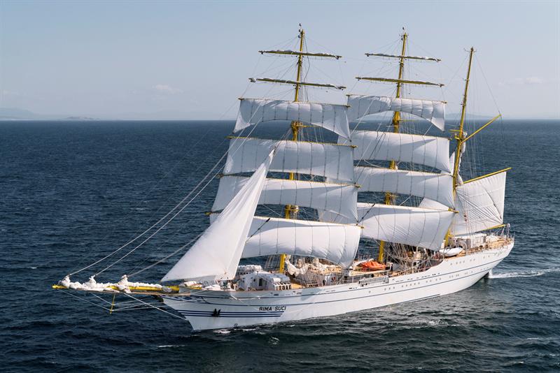  O navio espanhol da construÃ§Ã£o Bima Suci chega em Jacarta