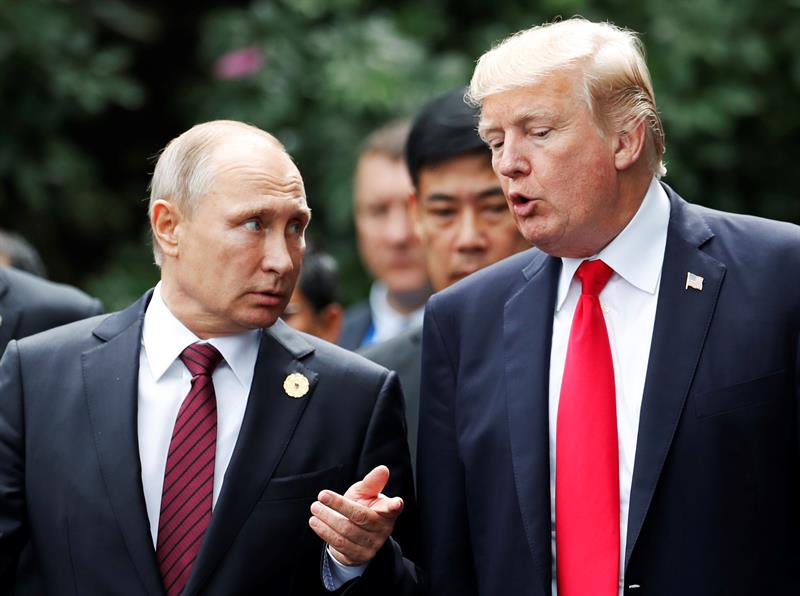  Conversa de Trump e Putin durante uma caminhada na cimeira da APEC no VietnÃ£