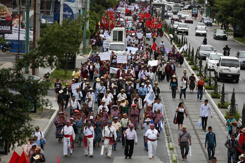  Agricultores guatemaltecos bloqueiam estradas para pedir demissÃ£o de Morales
